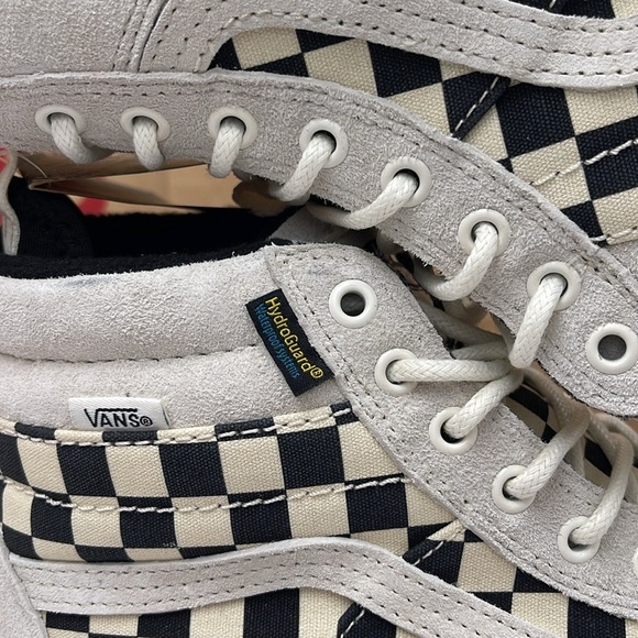 Vans Men’s Sk8-Hi Mte-2 Marshmallow/Checkerboard
VN0007NK6LC
Boots Cold Weather - Picture 14 of 16